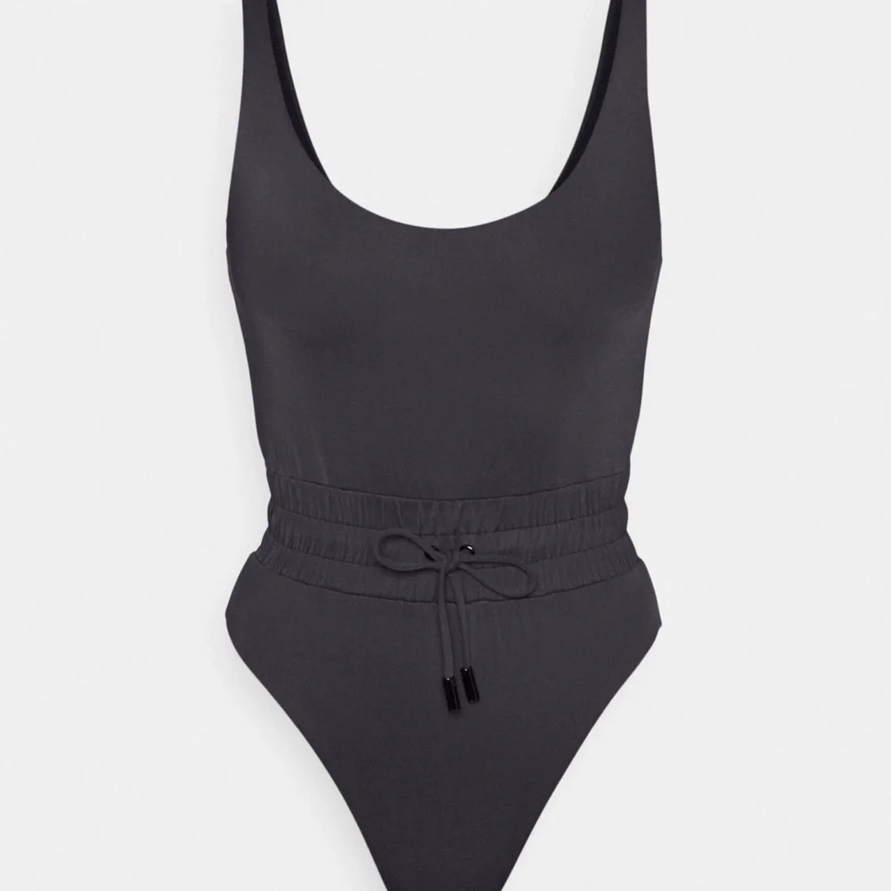 Good American Brilliant Design‎ Waist Framer One Piece Swimsuit Black Size 7 NWT